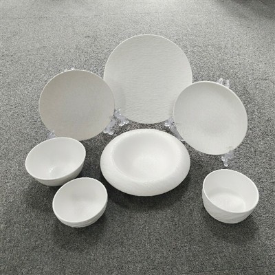 Keraamilistest lauanõudest ja roostevabast terasest lauanõudest